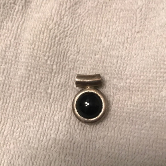 Lovely sterling silver and black pendant - Picture 1 of 2